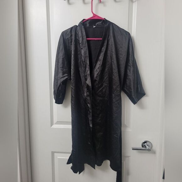 Black silky robe sz medium - Picture 2 of 7